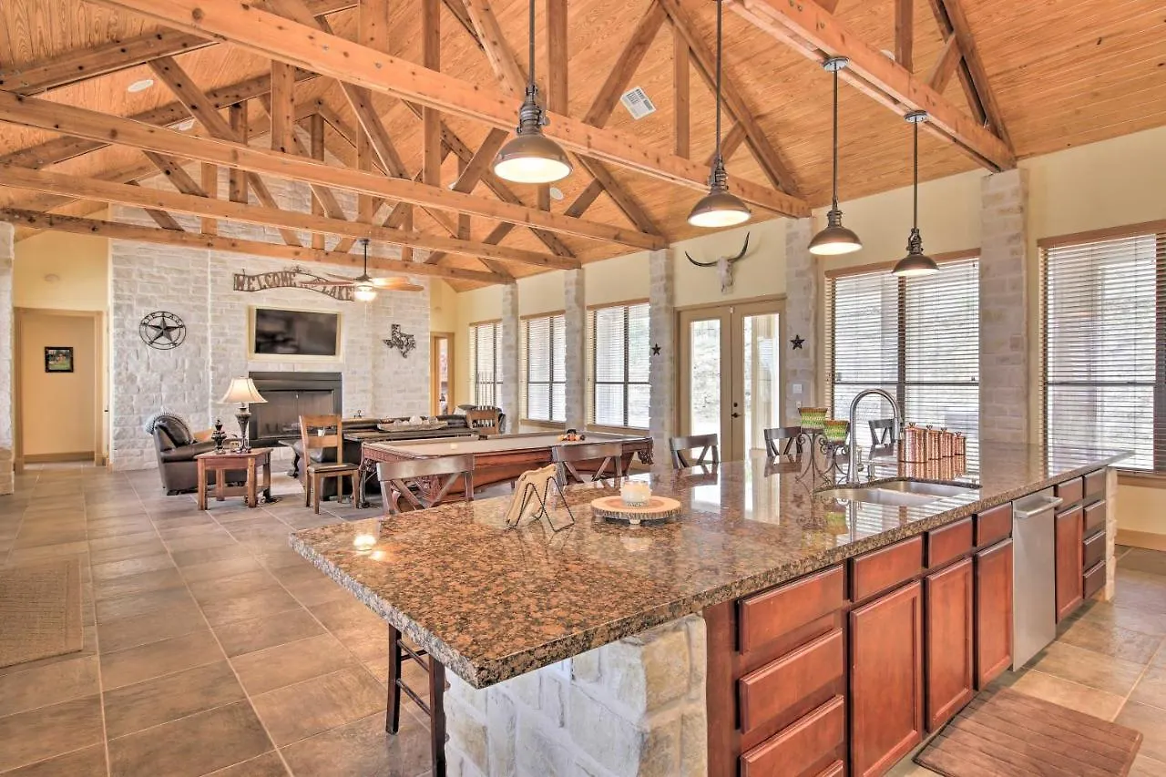 Lakeview Escape With Hot Tub, 1 Mi To Canyon Canyon Lake