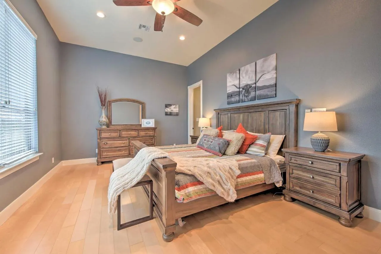 Holiday home Lakeview Escape With Hot Tub, 1 Mi To Canyon Canyon Lake