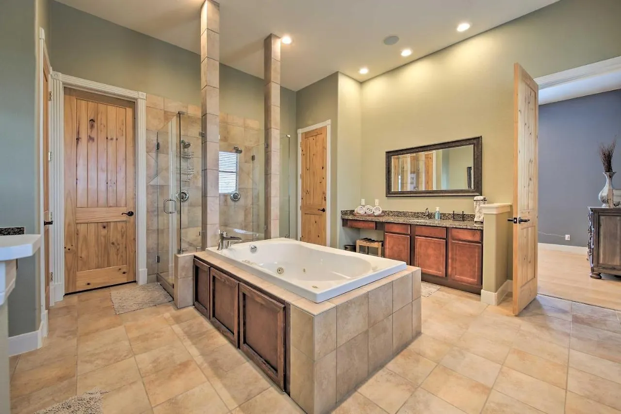 Lakeview Escape With Hot Tub, 1 Mi To Canyon Holiday home