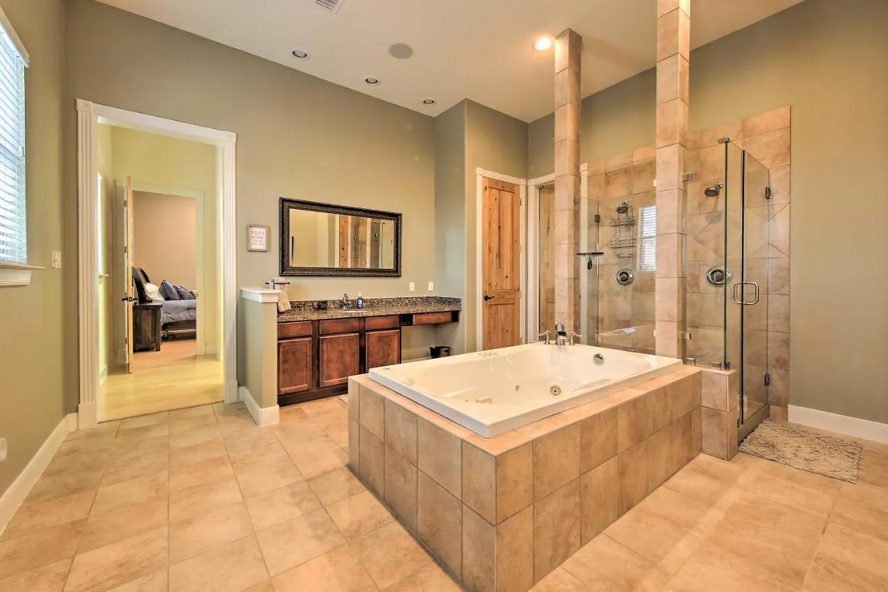 Holiday home Lakeview Escape With Hot Tub, 1 Mi To Canyon *