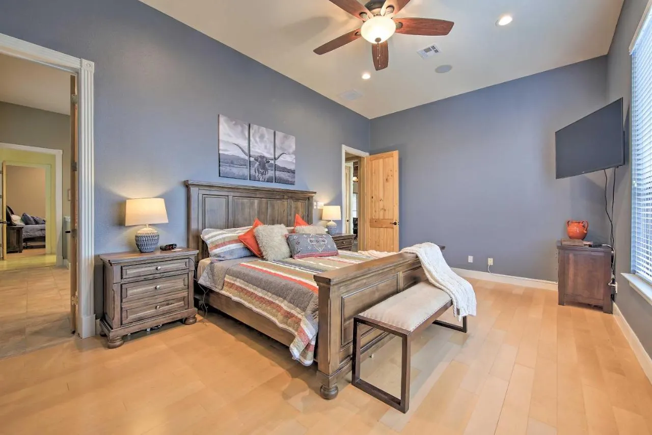 Lakeview Escape With Hot Tub, 1 Mi To Canyon Holiday home Canyon Lake