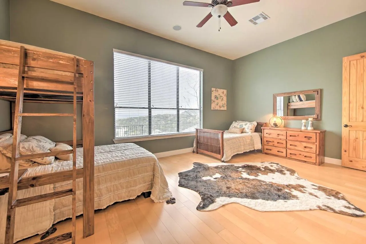 Holiday home Lakeview Escape With Hot Tub, 1 Mi To Canyon