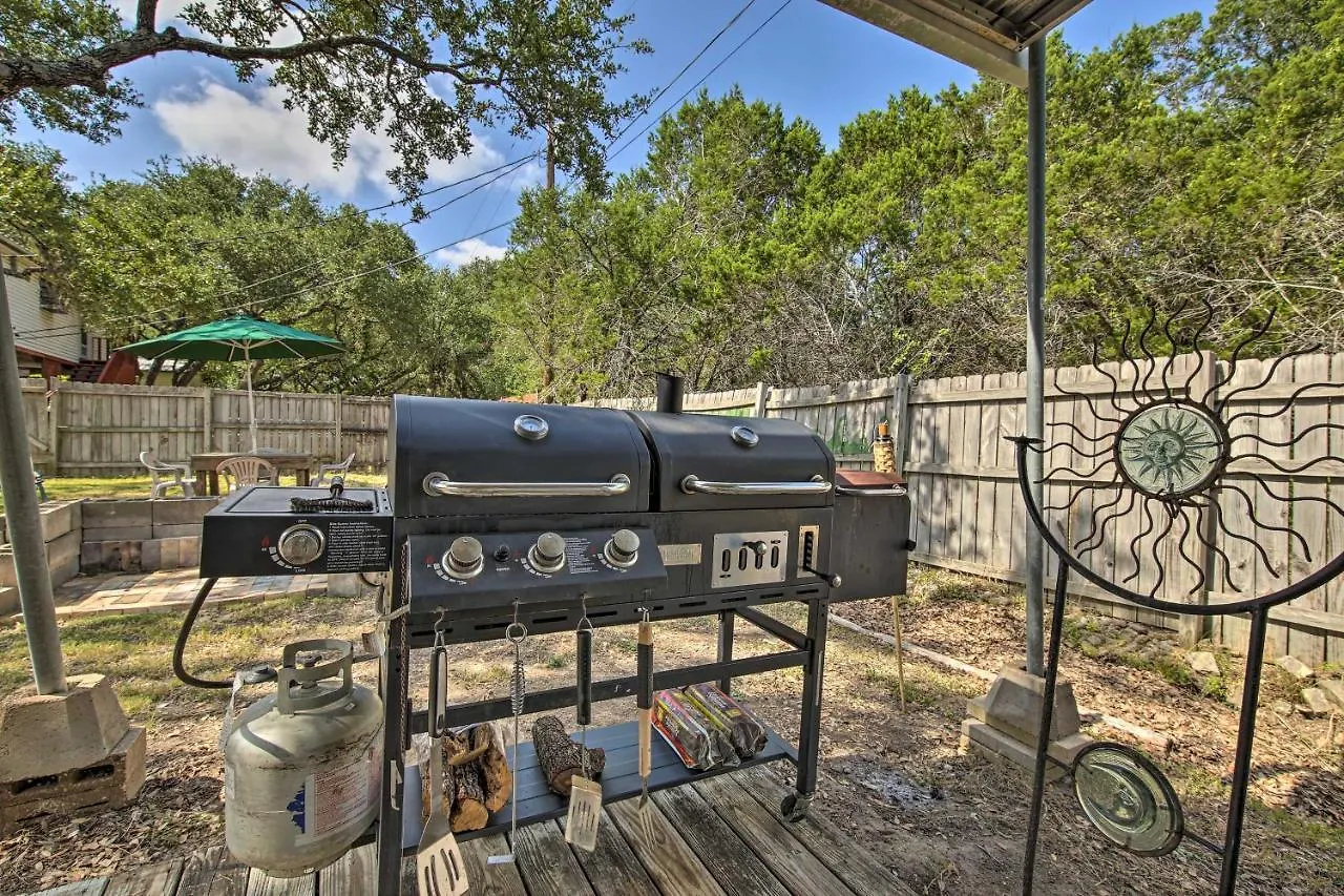 Couples With Luxury Deck, 1 Mi To Canyon Lake! בית נופש קניון לייק