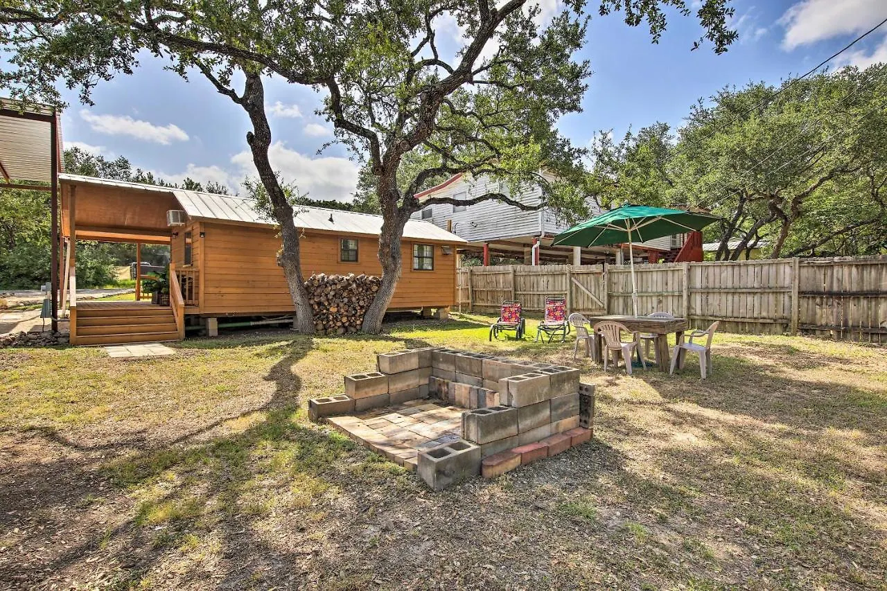 Couples With Luxury Deck, 1 Mi To Canyon Lake! בית נופש