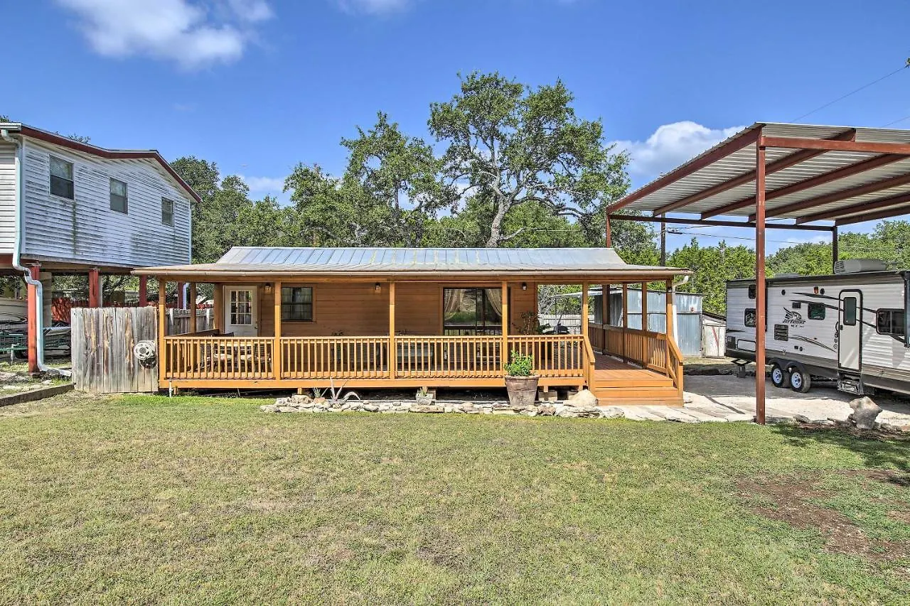 Couples With Luxury Deck, 1 Mi To Canyon Lake! בית נופש *