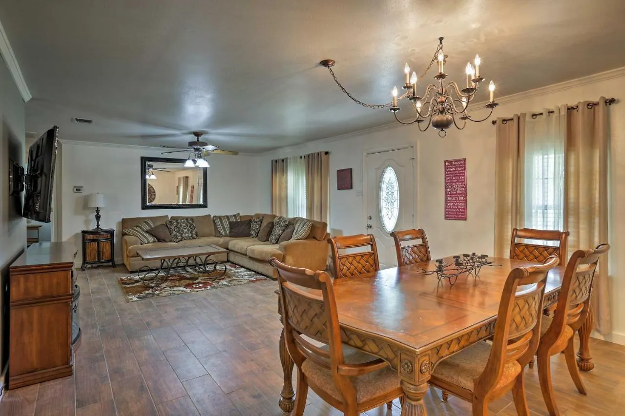 別荘 Charming Retreat With Patio And Boat Parking! *