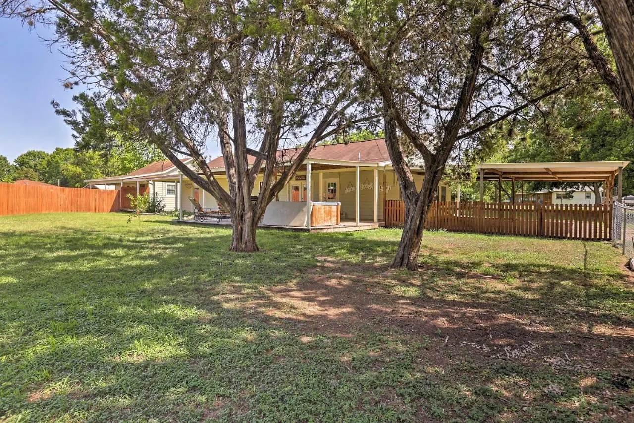 Charming Retreat With Patio And Boat Parking!