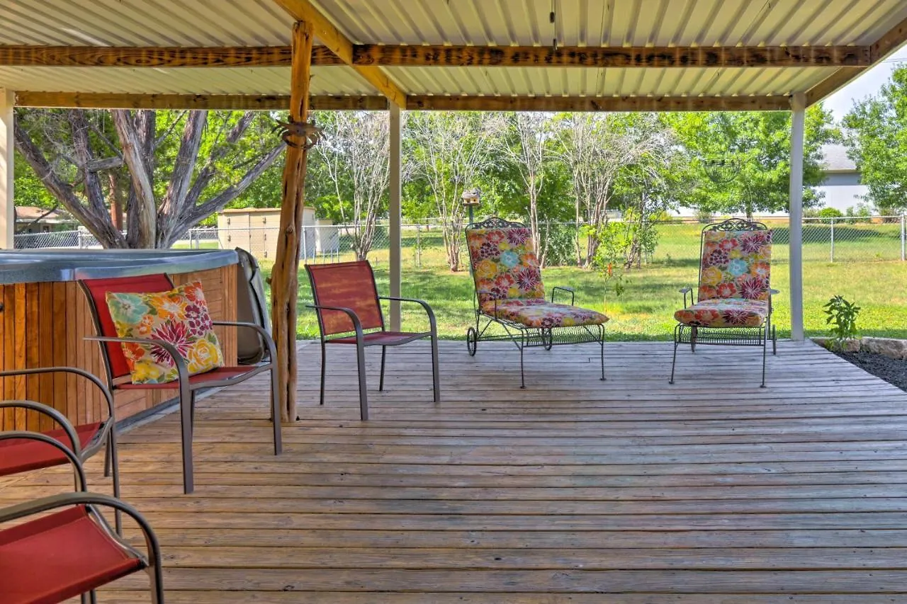 別荘 Charming Retreat With Patio And Boat Parking! *