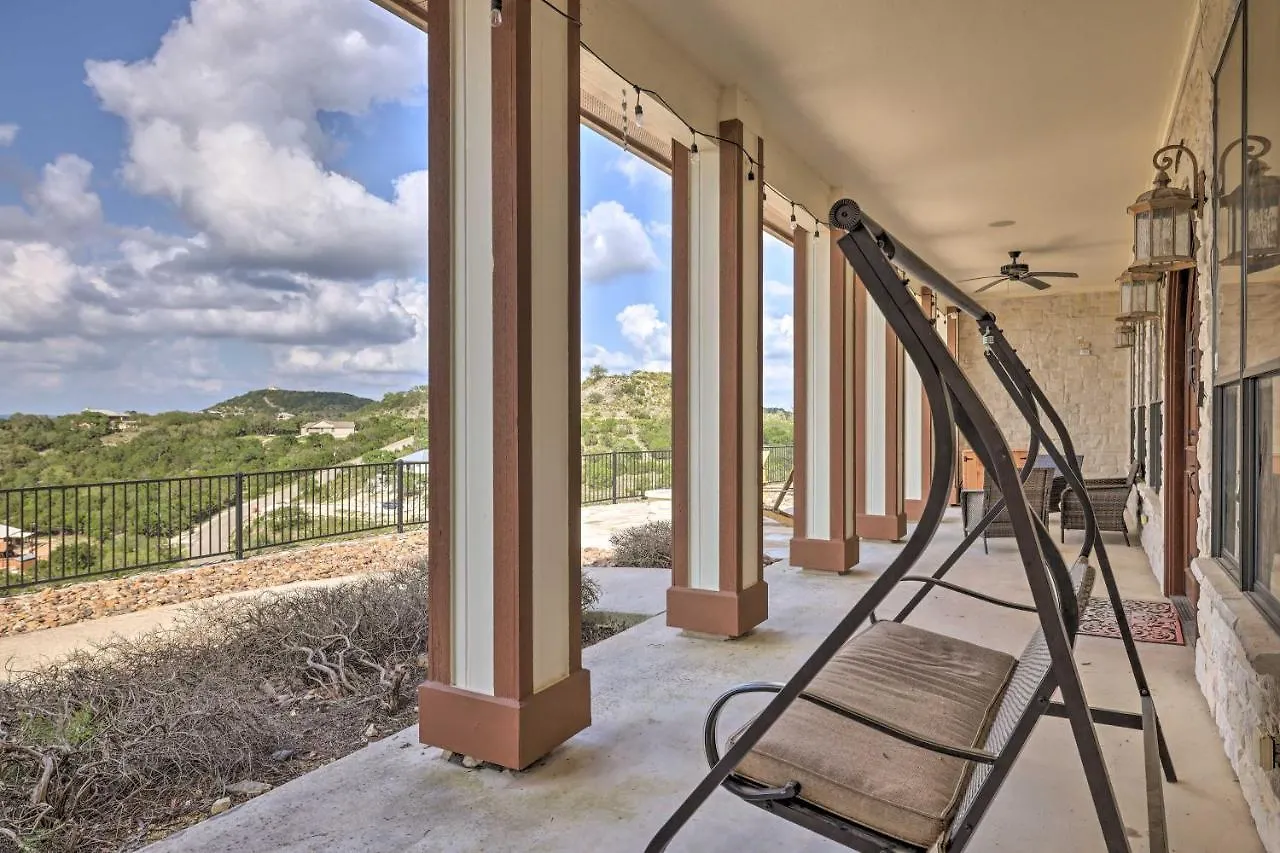 Lakeview Escape With Hot Tub, 1 Mi To Canyon Casa vacanze Canyon Lake