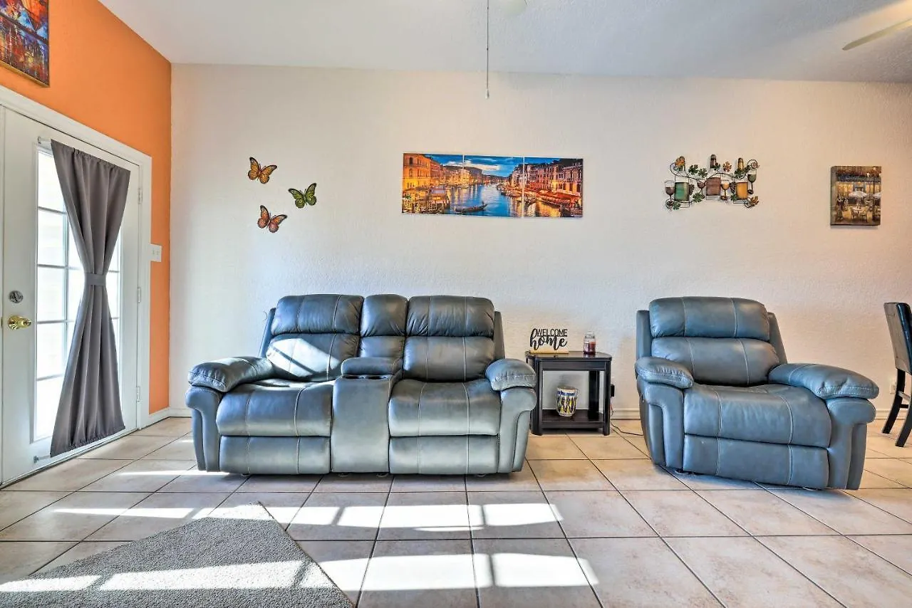 Canyon Townhome With Balcony, Deck And Yard! Casa vacanze Canyon Lake