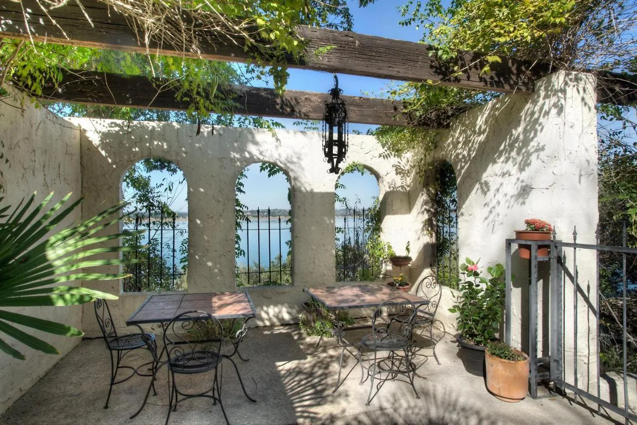 Lakehouse Couette-café 3*