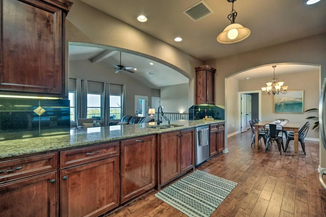 Luxe Canyon With Gorgeous Views! Canyon Lake