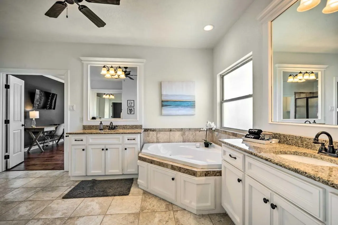 Luxe Canyon With Gorgeous Views! Canyon Lake