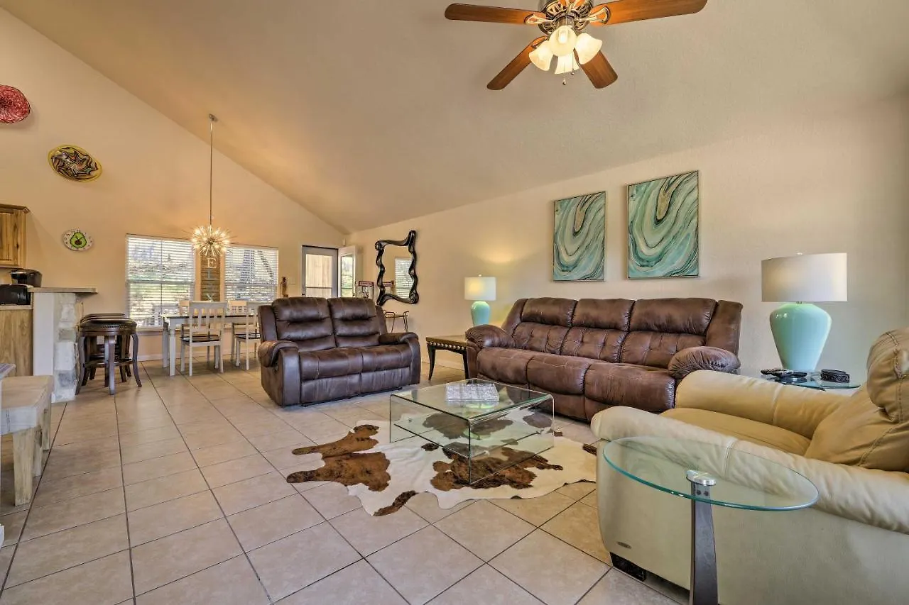 Pet-friendly With Deck 1 Mi To Canyon Fun Nyaraló Canyon Lake