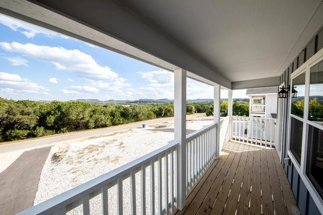 Lakeshore Retreat Canyon Lake