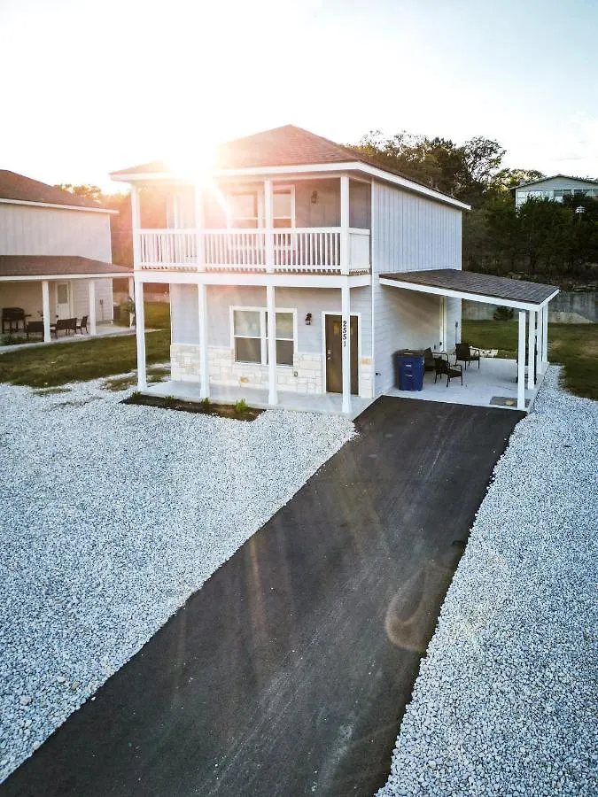 Holiday home Lakeshore Retreat *