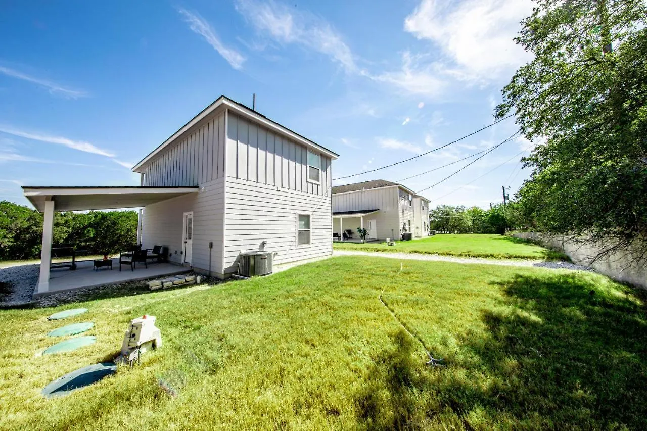 Lakeshore Retreat