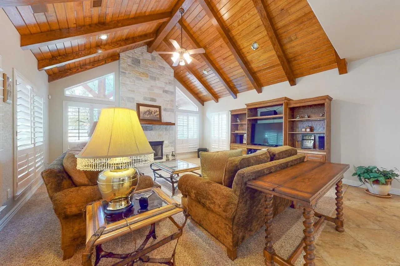 Vista Ridge Hideaway Holiday home