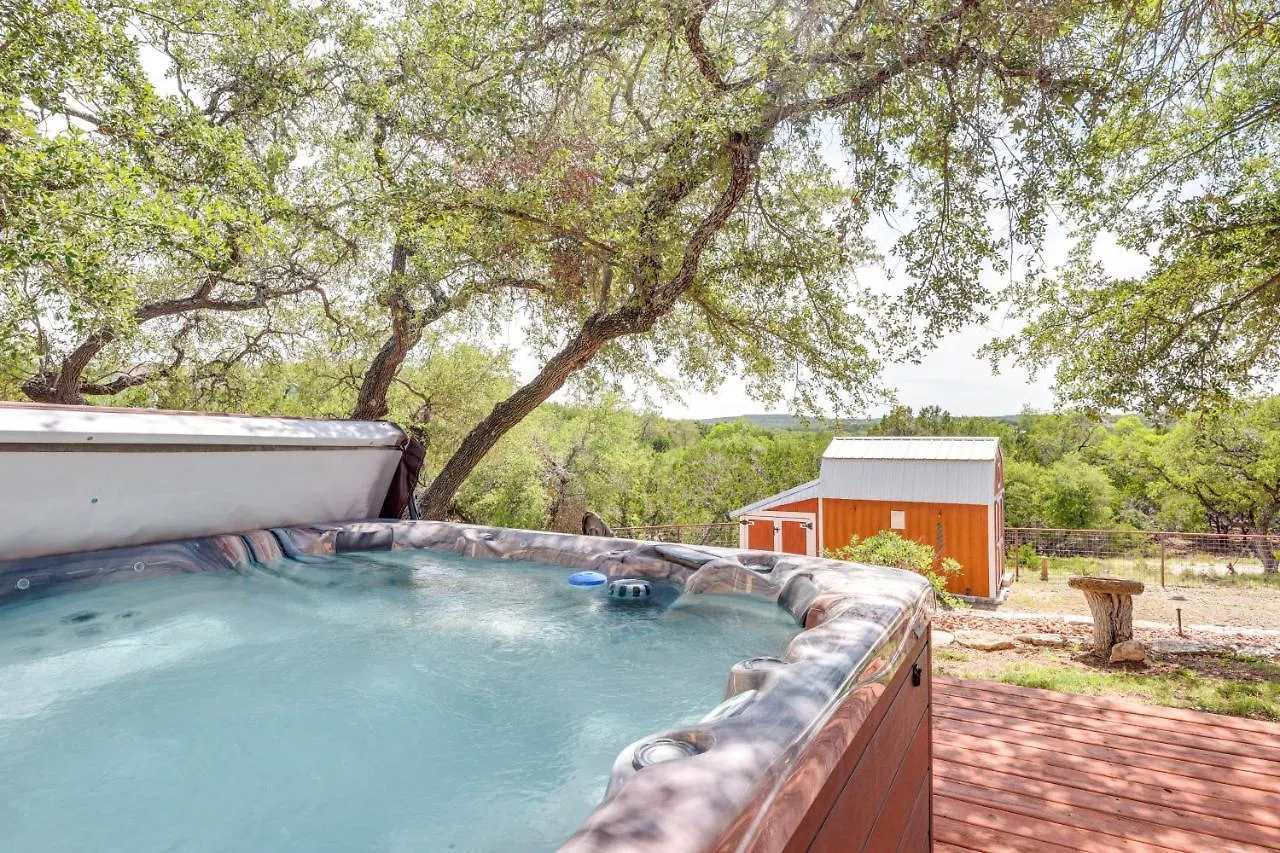 At Rocky Creek With Private Hot Tub And Yard! Canyon Lake