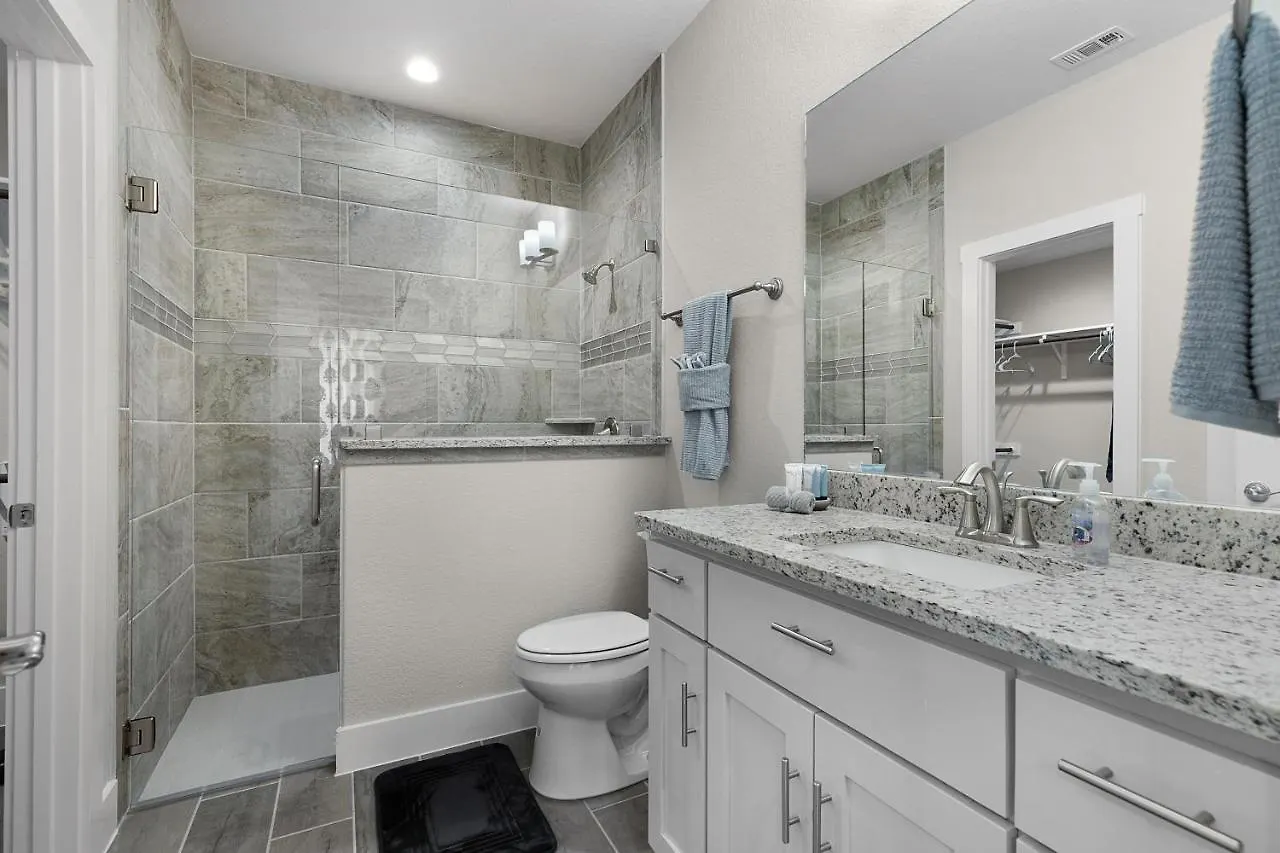 Pristine 3-bedroom Near Canyon Lake! *