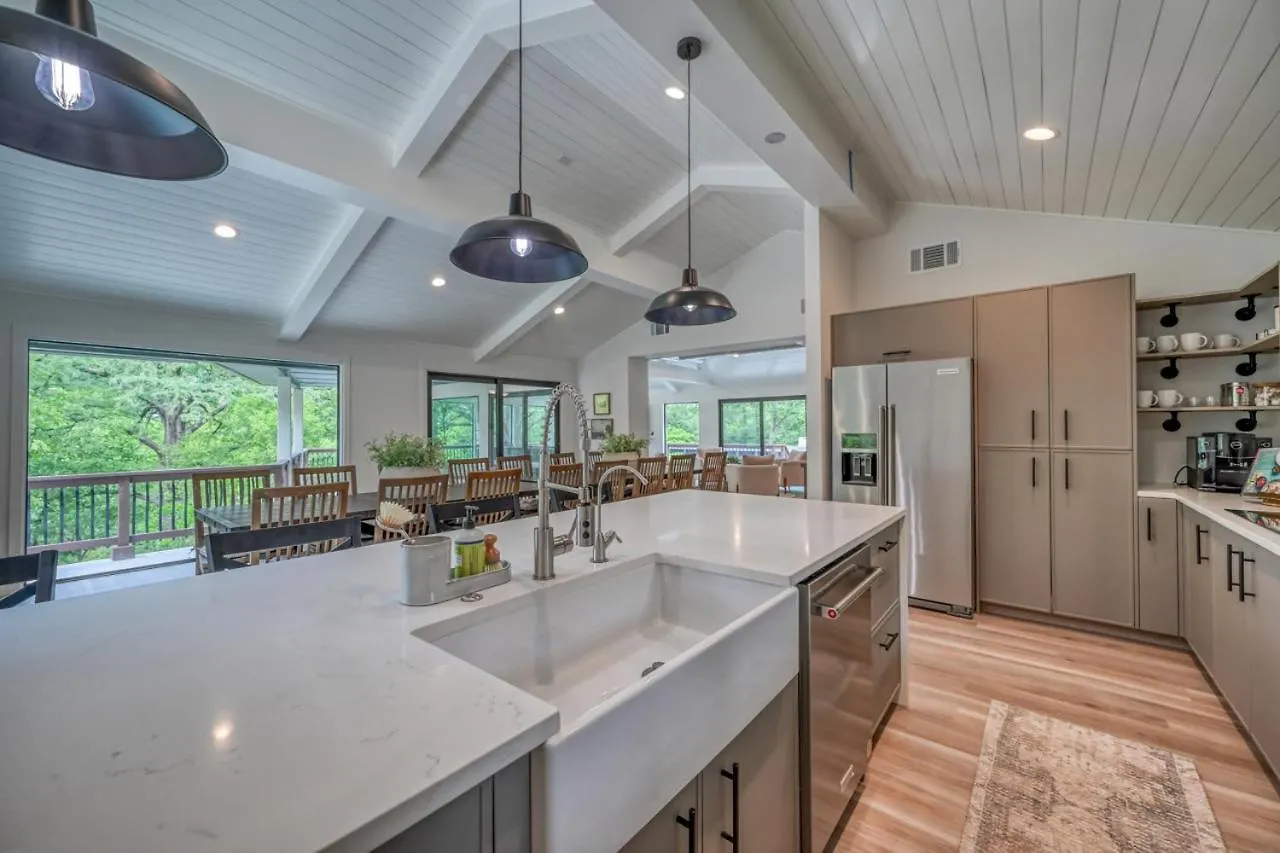 Luxury Riverfront With Firepit & Gameroom! * Canyon Lake