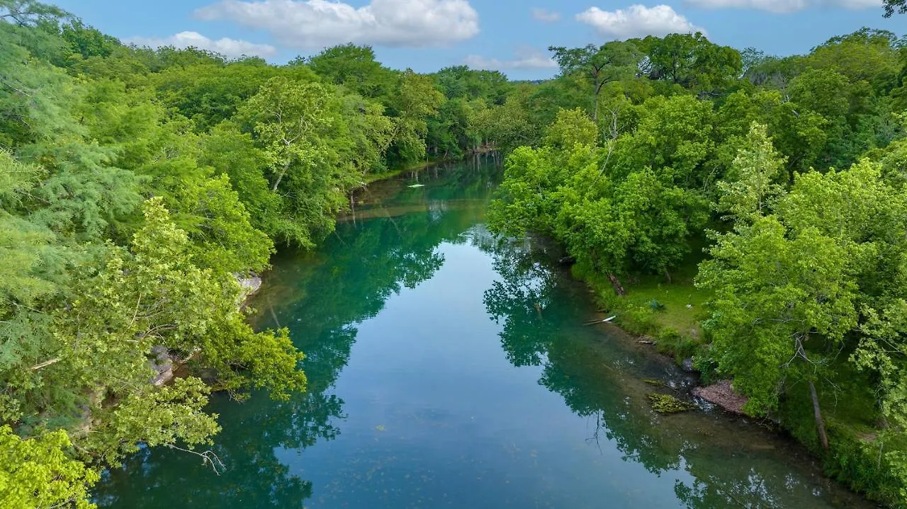 Luxury Riverfront With Firepit & Gameroom! Canyon Lake