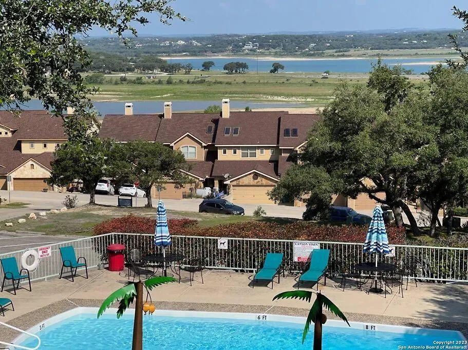 Lake Views, Sleeps 4, Pool, Pets Welcome! 아파트 *