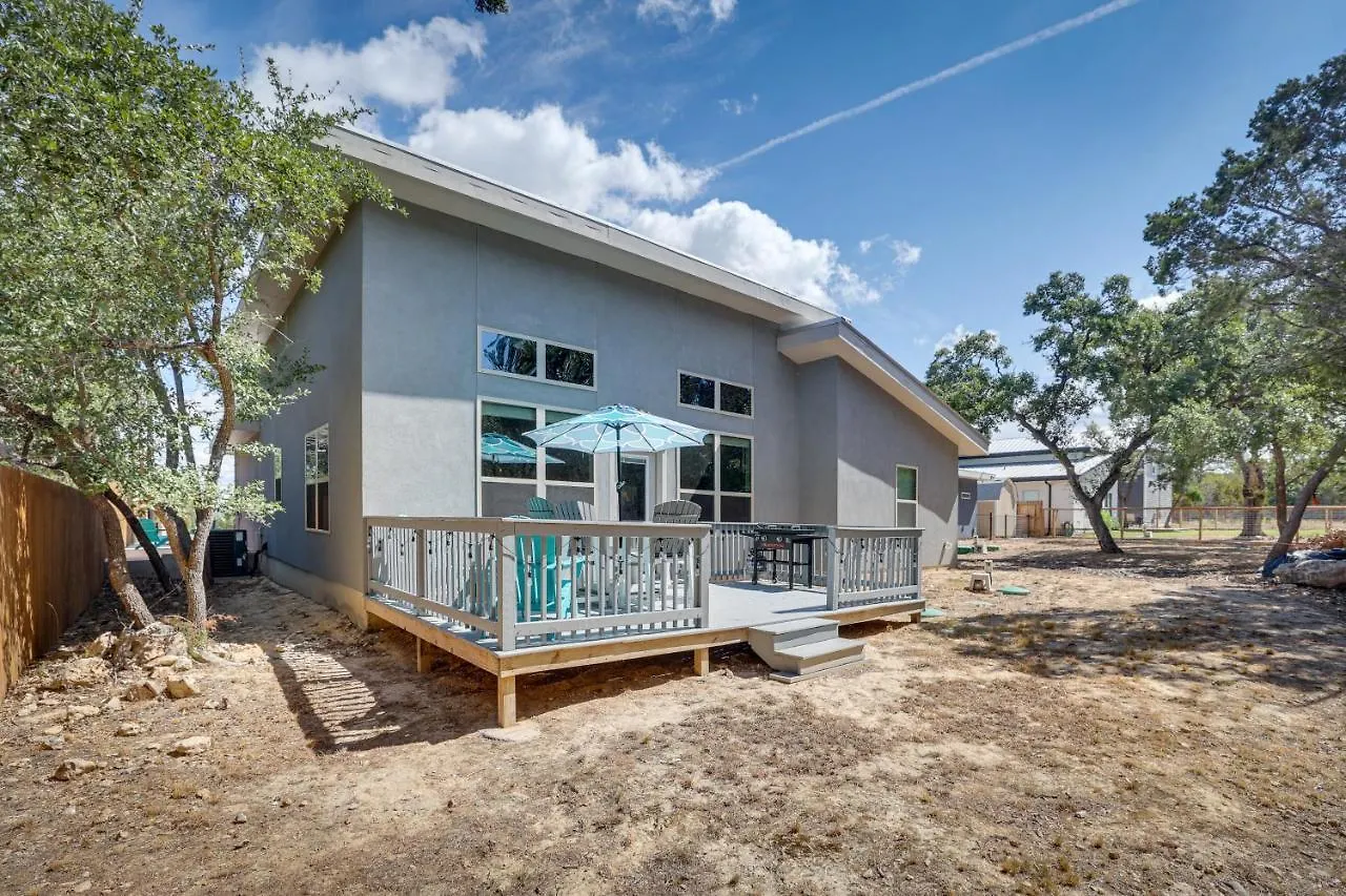 Modern Canyon Vacation With Furnished Deck Canyon Lake