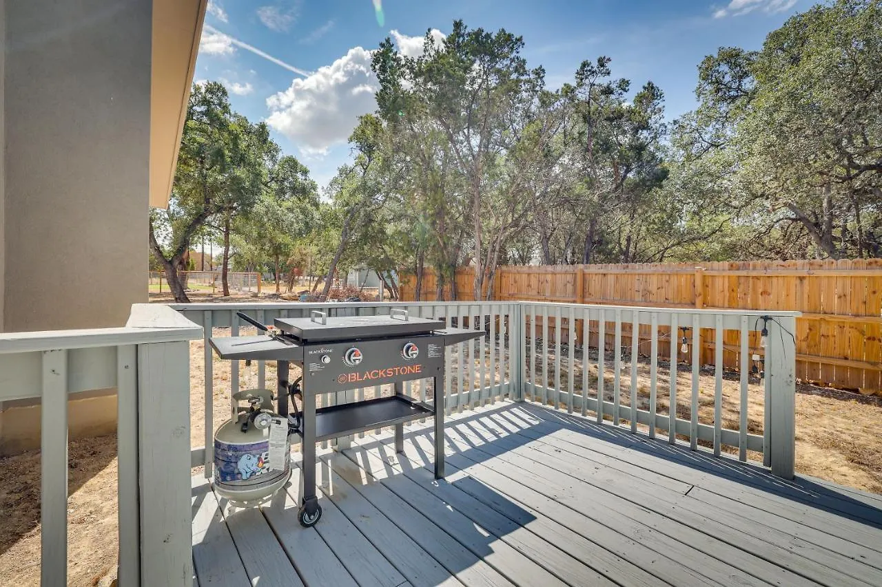 Modern Canyon Vacation With Furnished Deck Canyon Lake