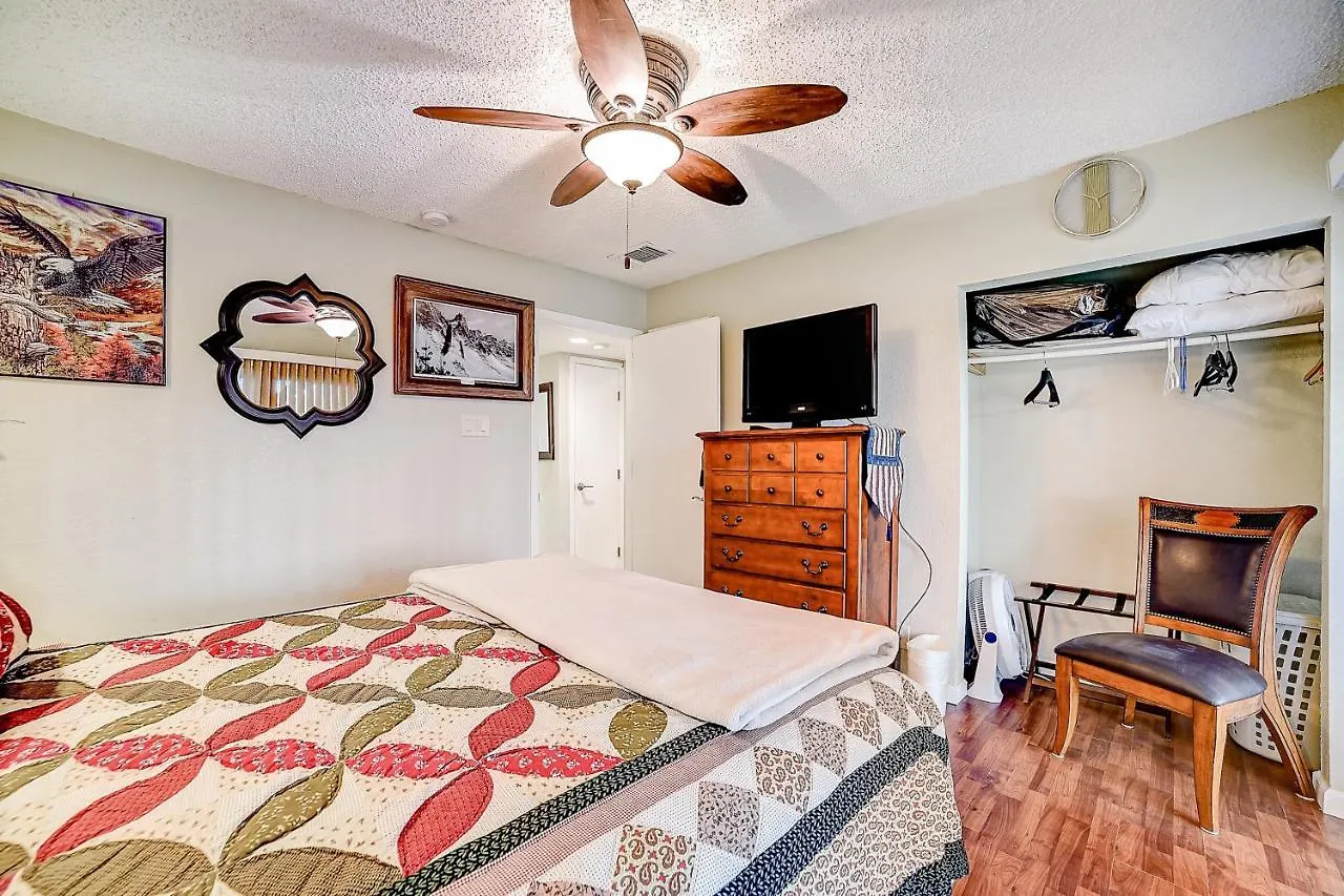 1185 Parkview Dr Unit 22 * Canyon Lake