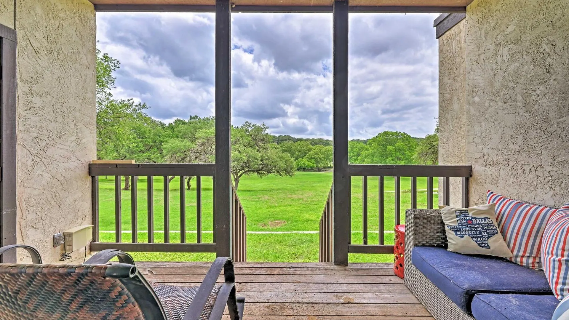 Modern Lakeside Golf Course Retreat With Deck! شقة *