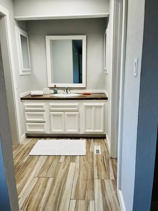 Views, Canyon Lake, Newly Remodeled, Close To River, Location, With A Fire Pit 펜션 *