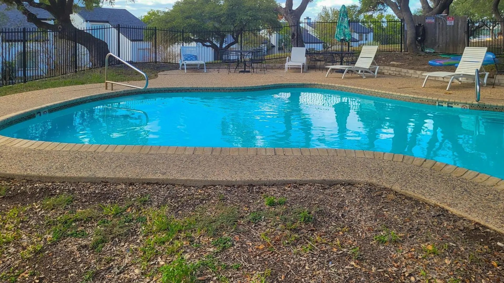 1185 Parkview Dr Unit 22 *
