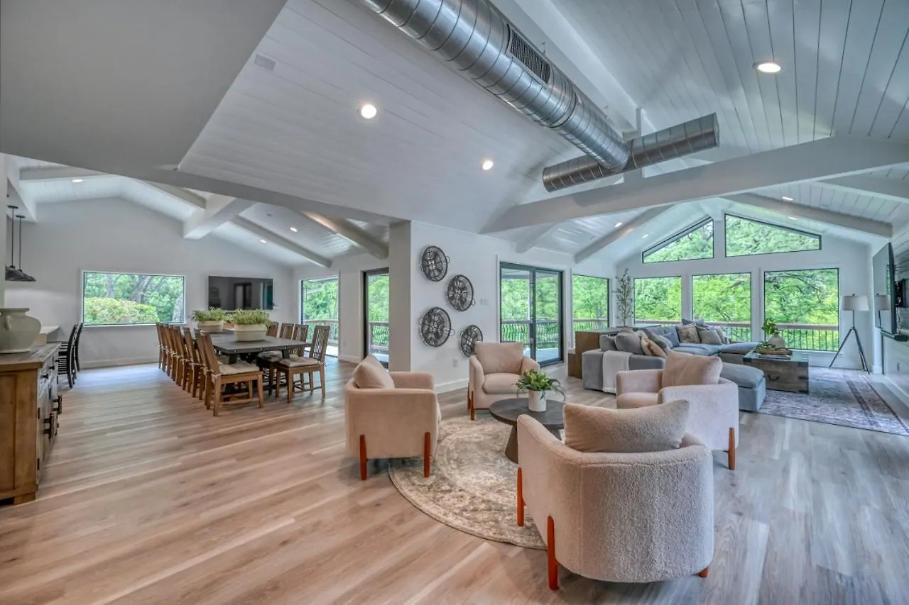Luxury Riverfront With Firepit & Gameroom! Canyon Lake