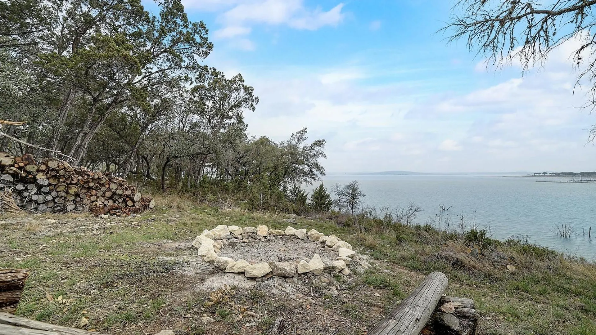 Lakeside Escape * Canyon Lake