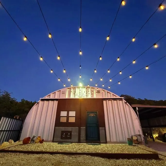Hill Country Hangar With Hottub, 7 Minutes From The River And Holiday home *