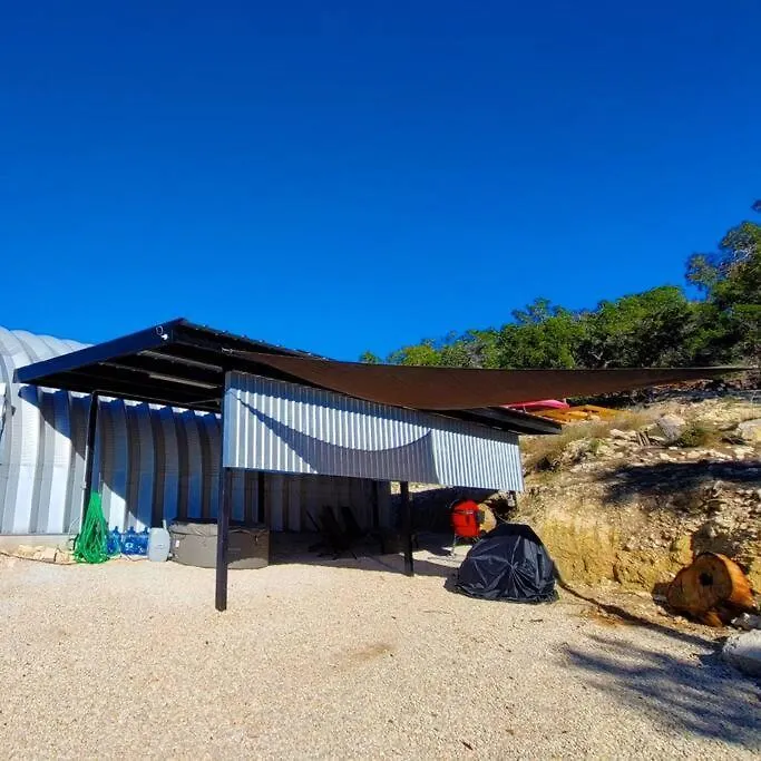 Hill Country Hangar With Hottub, 7 Minutes From The River And Holiday home