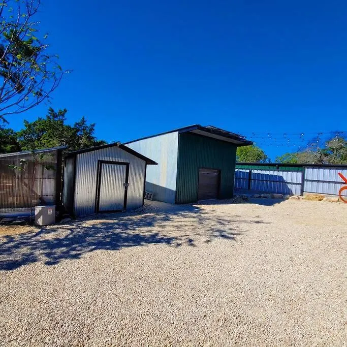 Hill Country Hangar With Hottub, 7 Minutes From The River And Holiday home Canyon Lake