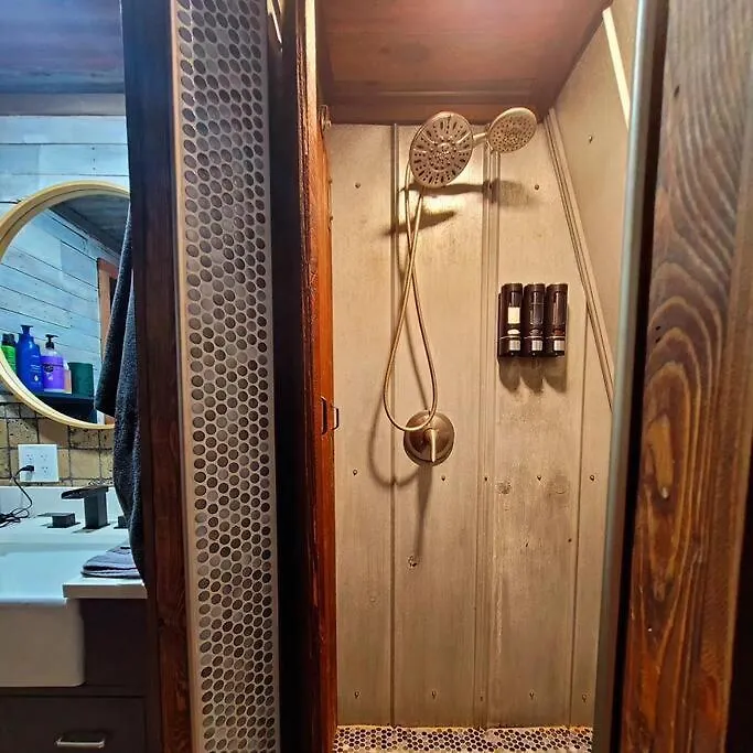 Holiday home Hill Country Hangar With Hottub, 7 Minutes From The River And *