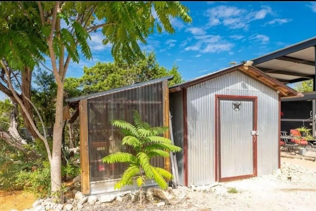 Hill Country Hangar With Hottub, 7 Minutes From The River And Canyon Lake