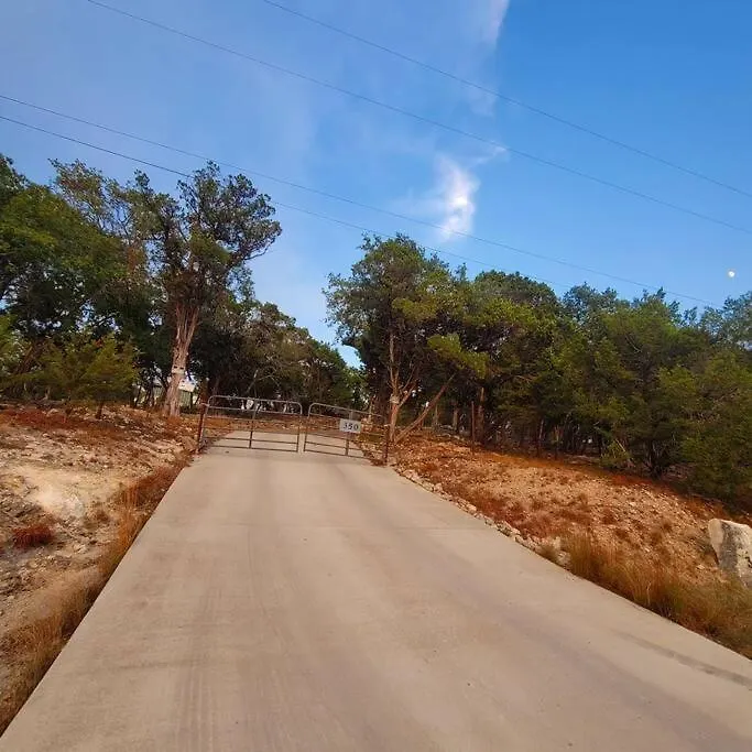 Holiday home Hill Country Hangar With Hottub, 7 Minutes From The River And *