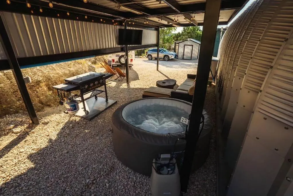 Hill Country Hangar With Hottub, 7 Minutes From The River And Canyon Lake