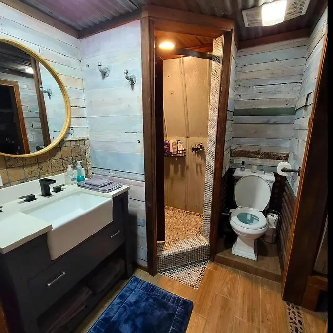Holiday home Hill Country Hangar With Hottub, 7 Minutes From The River And