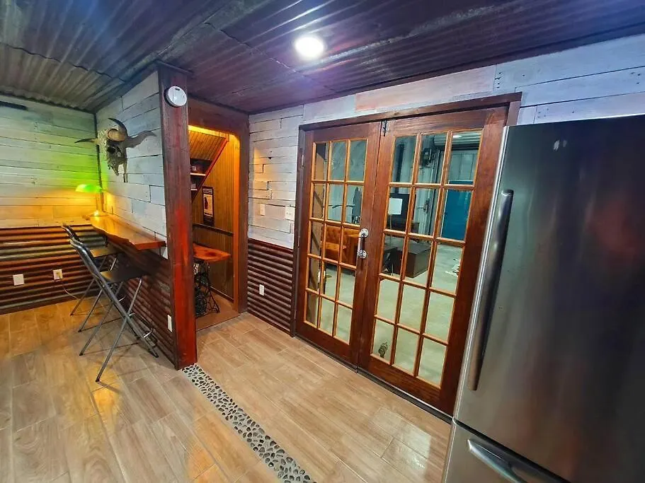 Hill Country Hangar With Hottub, 7 Minutes From The River And Holiday home *