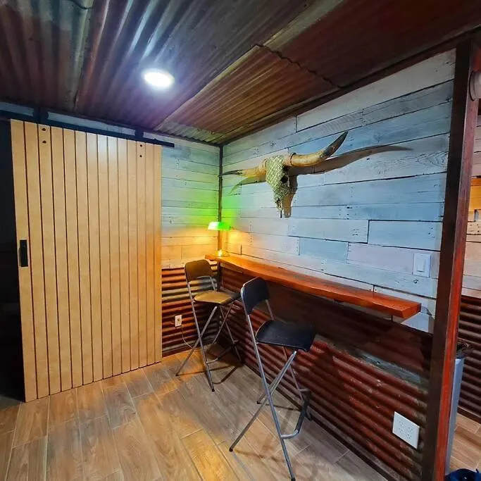 Hill Country Hangar With Hottub, 7 Minutes From The River And *