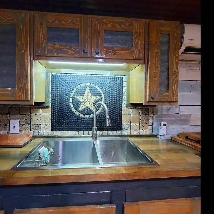 Holiday home Hill Country Hangar With Hottub, 7 Minutes From The River And