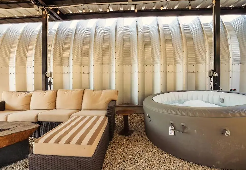 Holiday home Hill Country Hangar With Hottub, 7 Minutes From The River And *