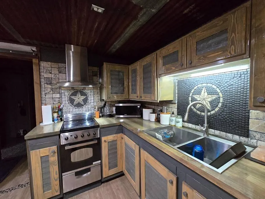 Hill Country Hangar With Hottub, 7 Minutes From The River And Canyon Lake