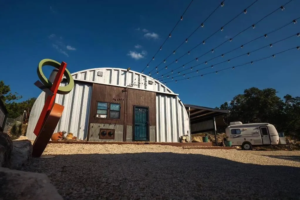 Holiday home Hill Country Hangar With Hottub, 7 Minutes From The River And *
