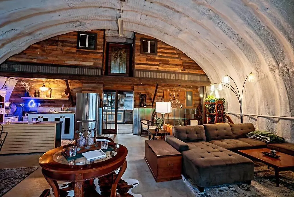 Hill Country Hangar With Hottub, 7 Minutes From The River And Holiday home Canyon Lake